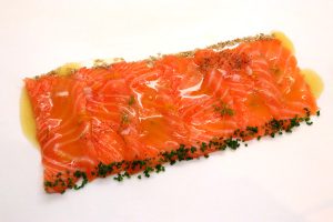 Sashimi de salmón marinado con una vinagreta de siete cítricos